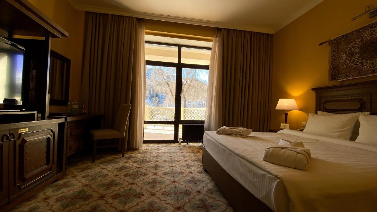 Samal Resort & Spa อัลมาตี ภายนอก รูปภาพ